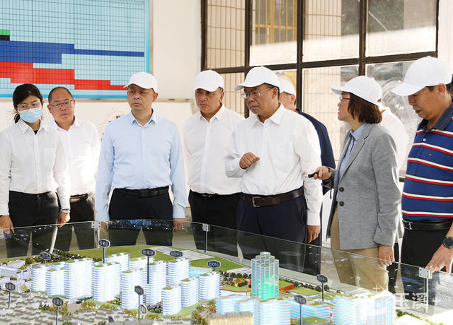 2022年11月24日,王力一行调研化念新区和柚木广场规划建设情况。 2022年11月24日,王力一行调研化念新区和柚木广场规划建设情况。.jpg