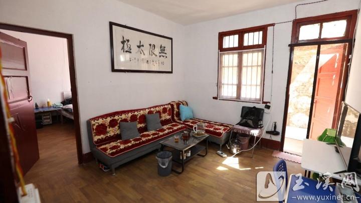 左建革租的房子