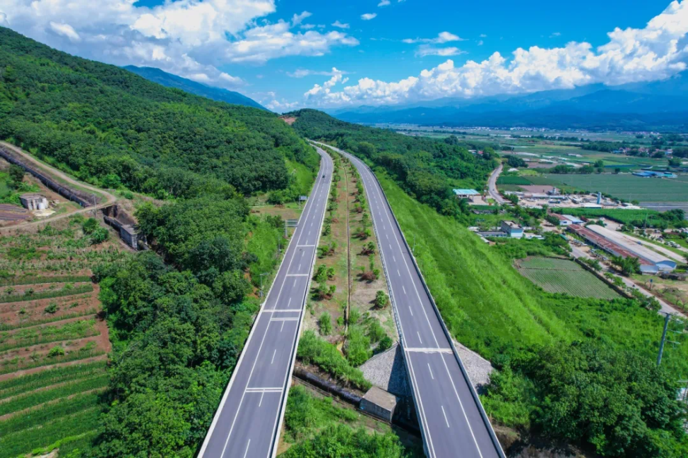 临清高速公路孟定段.jpg