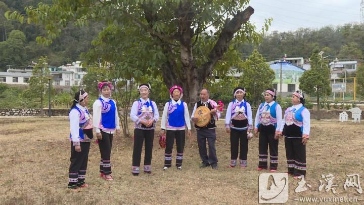 普秀凤、李琼芬、杨梅等在演唱五山腔。